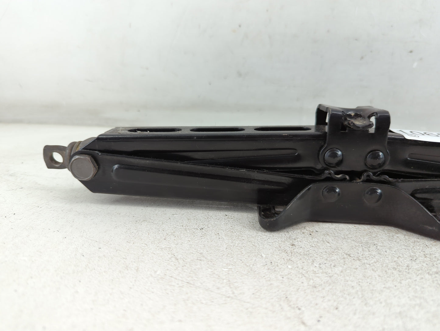 2013 Chevrolet Sonic Spare Scissor Car Jack 1068502 - Oemusedautoparts1.com