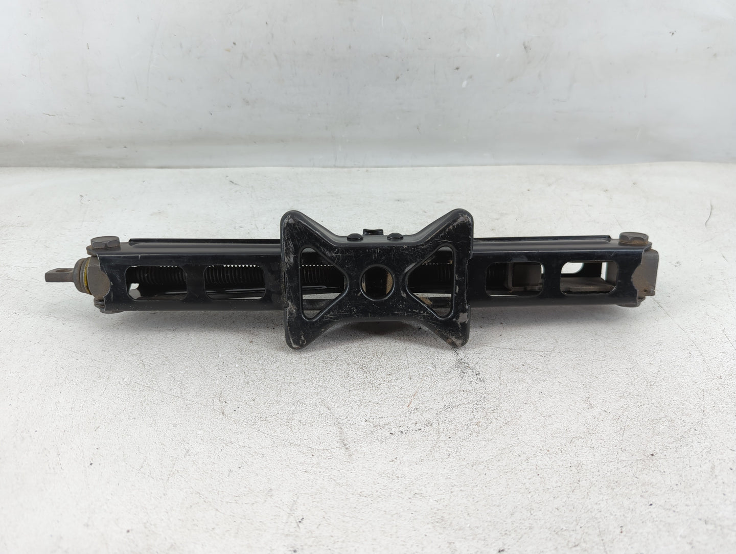 2013 Chevrolet Sonic Spare Scissor Car Jack 1068502 - Oemusedautoparts1.com