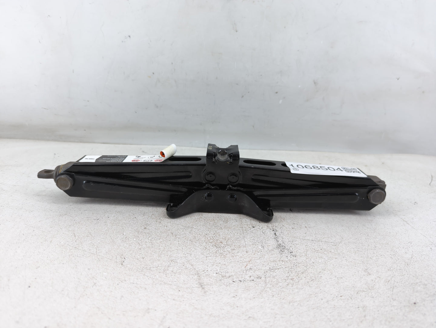 2013 Chevrolet Sonic Spare Scissor Car Jack 1068504 - Oemusedautoparts1.com