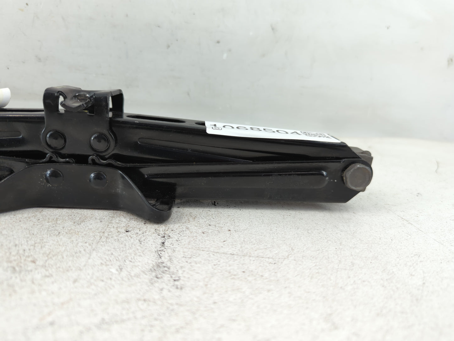 2013 Chevrolet Sonic Spare Scissor Car Jack 1068504 - Oemusedautoparts1.com