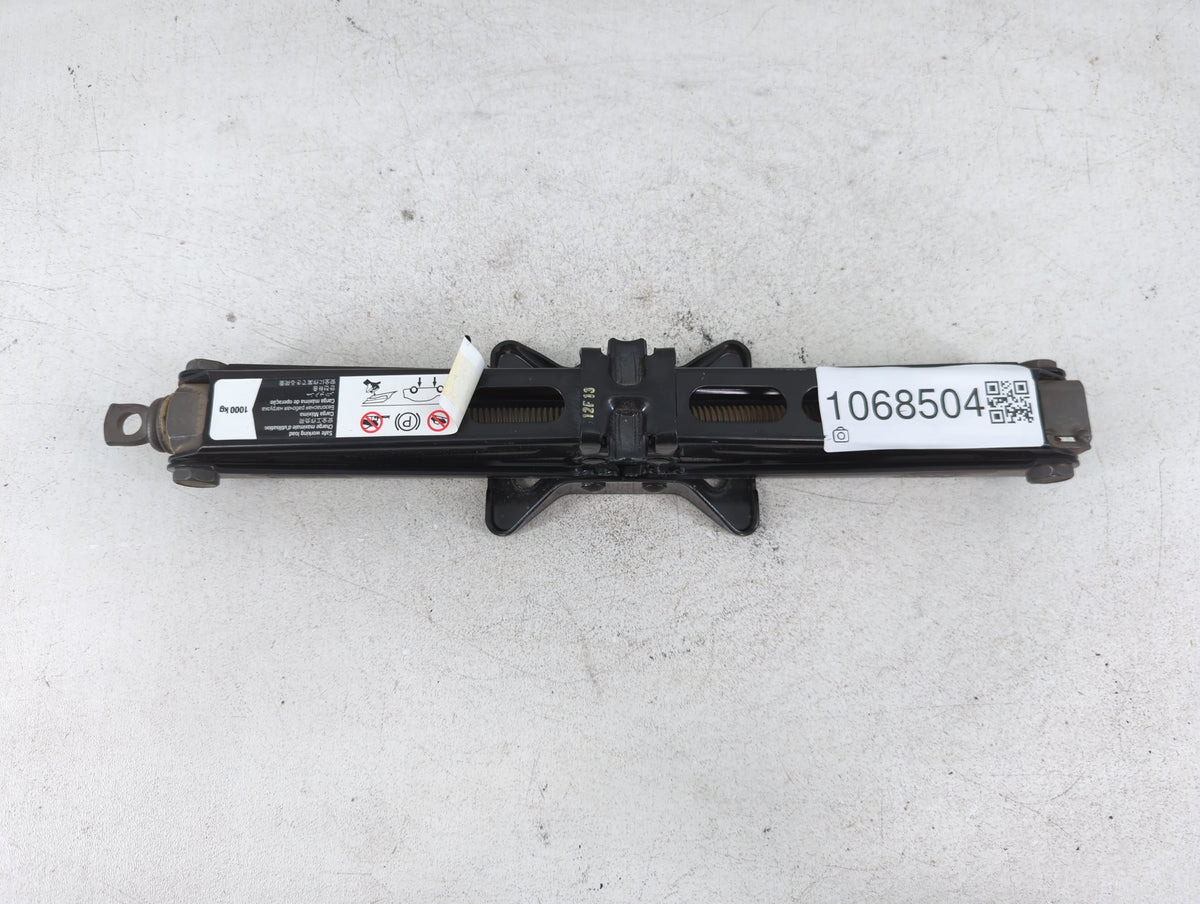 2013 Chevrolet Sonic Spare Scissor Car Jack 1068504 - Oemusedautoparts1.com