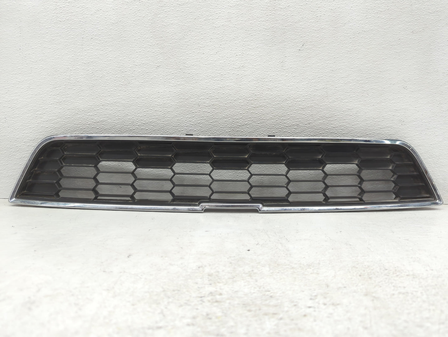 2012-2016 Chevrolet Sonic Front Grille Bumper Not Included - Oemusedautoparts1.com