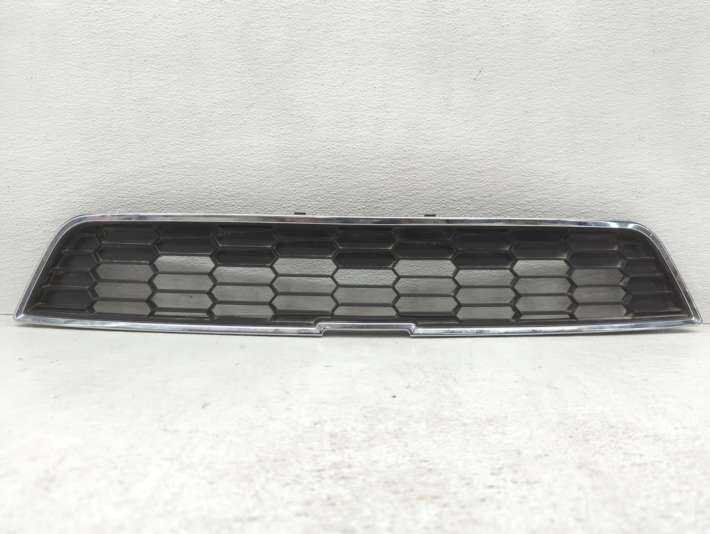 2012-2016 Chevrolet Sonic Front Grille Bumper Not Included - Oemusedautoparts1.com