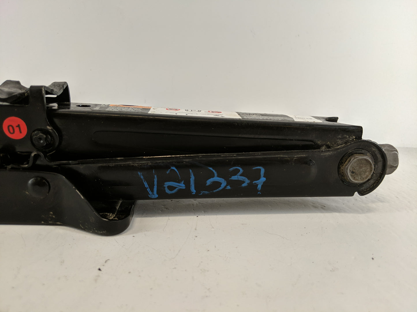 2013 Chevrolet Sonic Spare Scissor Car Jack 1100914 - Oemusedautoparts1.com