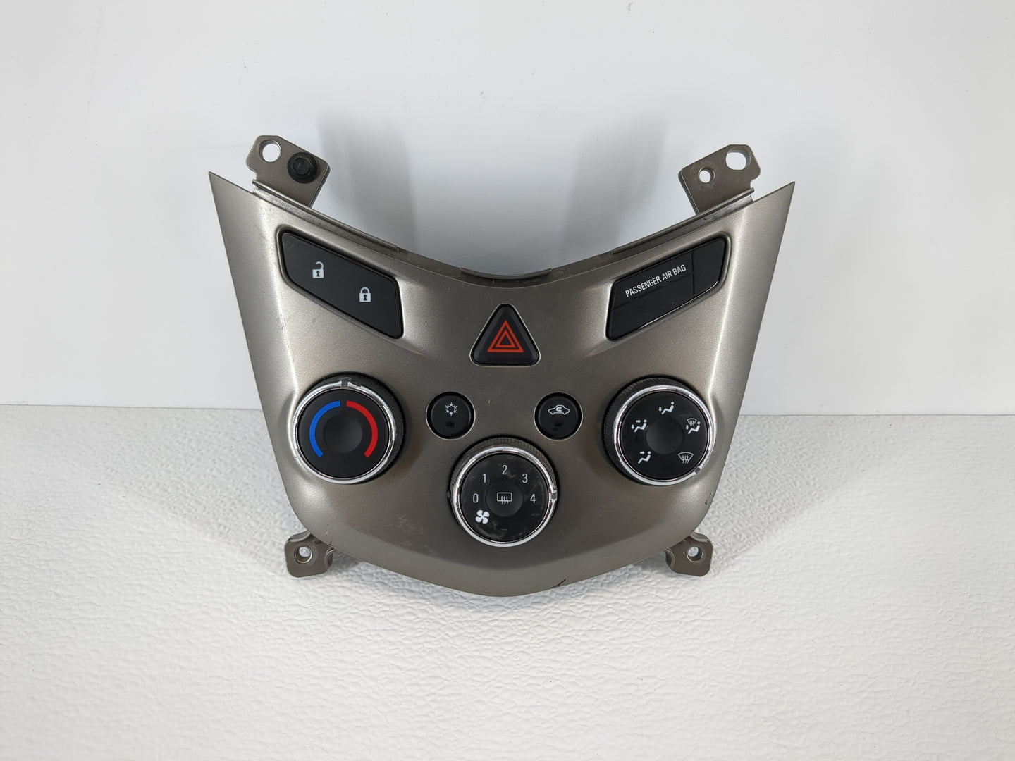 2013 Chevrolet Sonic Climate Control Module Temperature AC/Heater Replacement P/N:95332699 Fits OEM Used Auto Parts - Oemuse