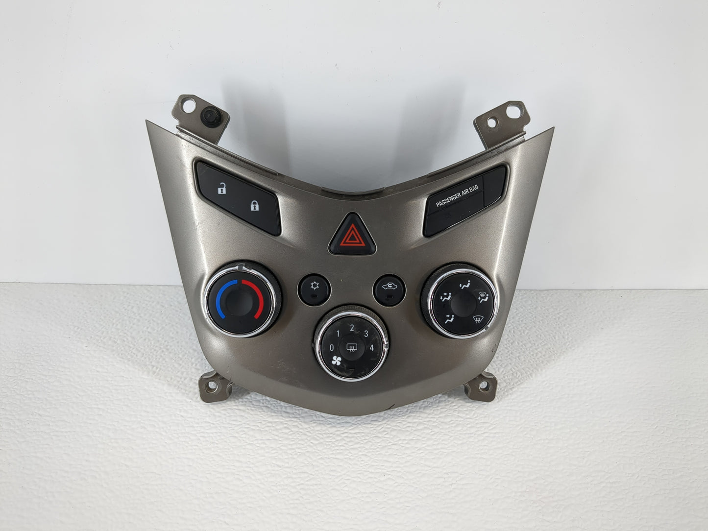 2013 Chevrolet Sonic Climate Control Module Temperature AC/Heater Replacement P/N:95332699 Fits OEM Used Auto Parts - Oemuse