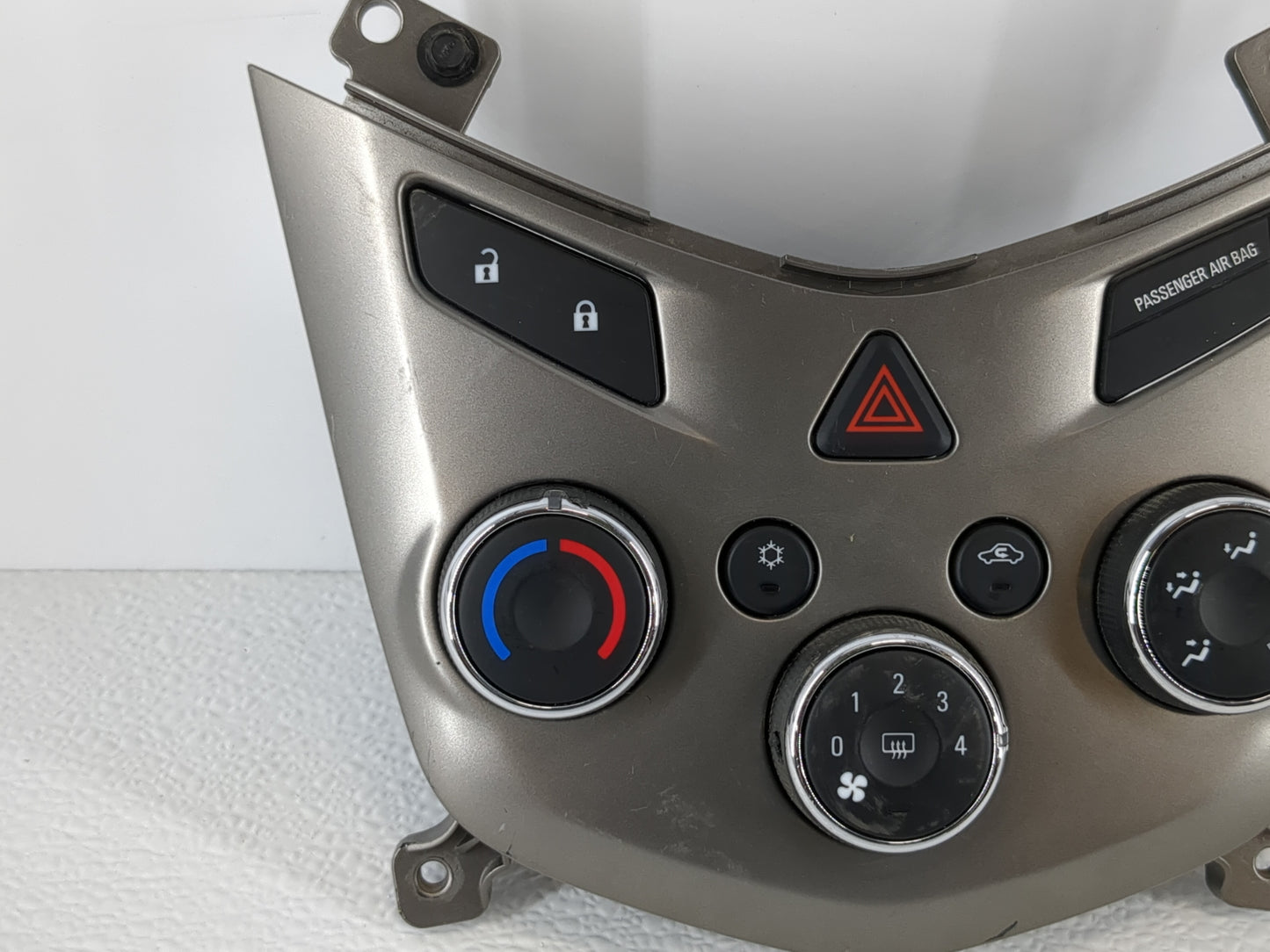 2013 Chevrolet Sonic Climate Control Module Temperature AC/Heater Replacement P/N:95332699 Fits OEM Used Auto Parts - Oemuse