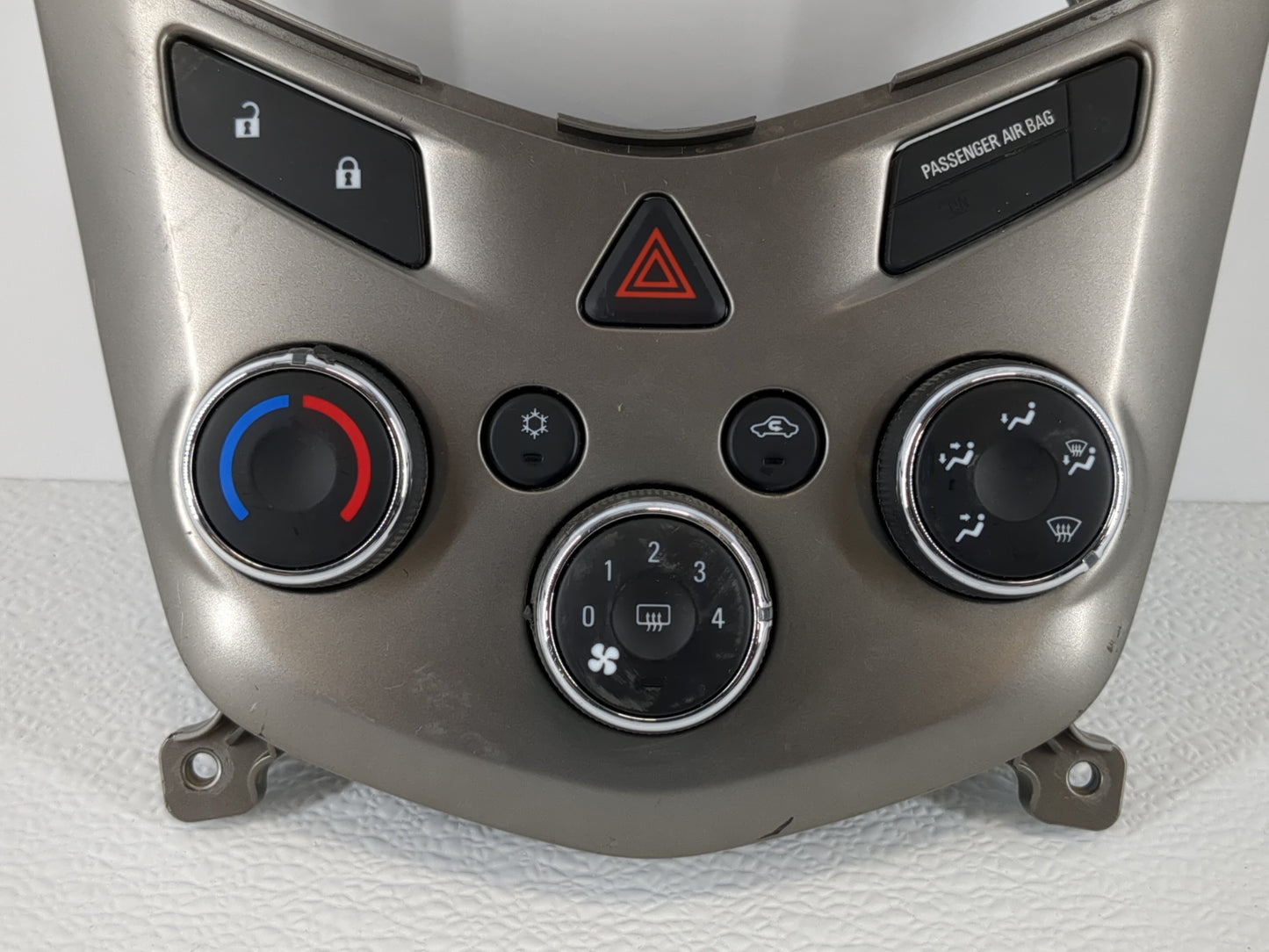 2013 Chevrolet Sonic Climate Control Module Temperature AC/Heater Replacement P/N:95332699 Fits OEM Used Auto Parts - Oemuse