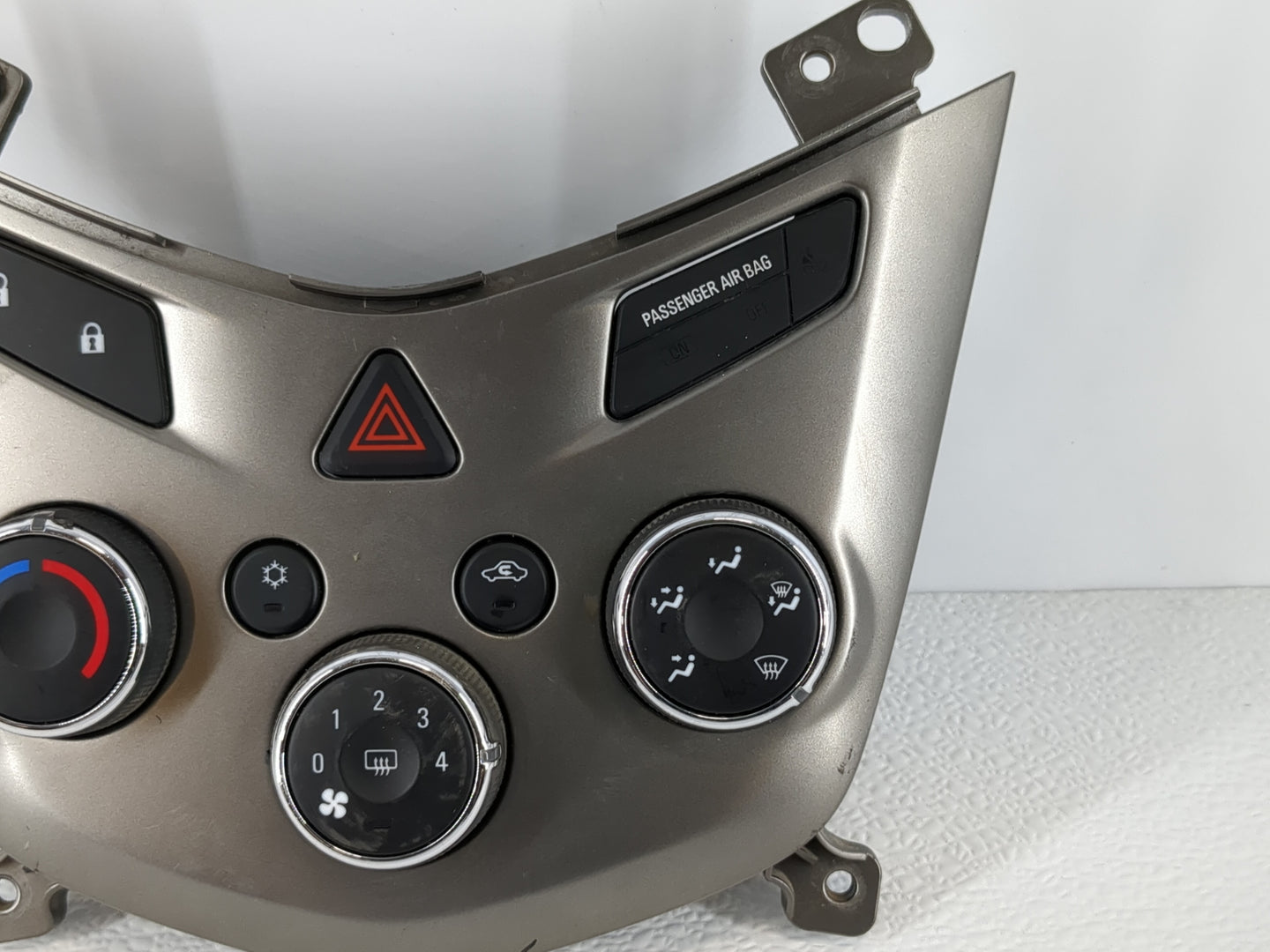 2013 Chevrolet Sonic Climate Control Module Temperature AC/Heater Replacement P/N:95332699 Fits OEM Used Auto Parts - Oemuse