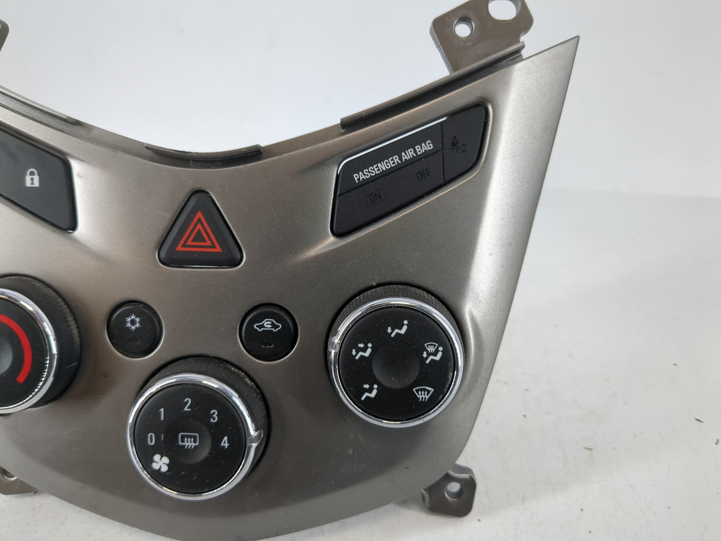 2013 Chevrolet Sonic Climate Control Module Temperature AC/Heater Replacement P/N:92282239 Fits OEM Used Auto Parts - Oemuse