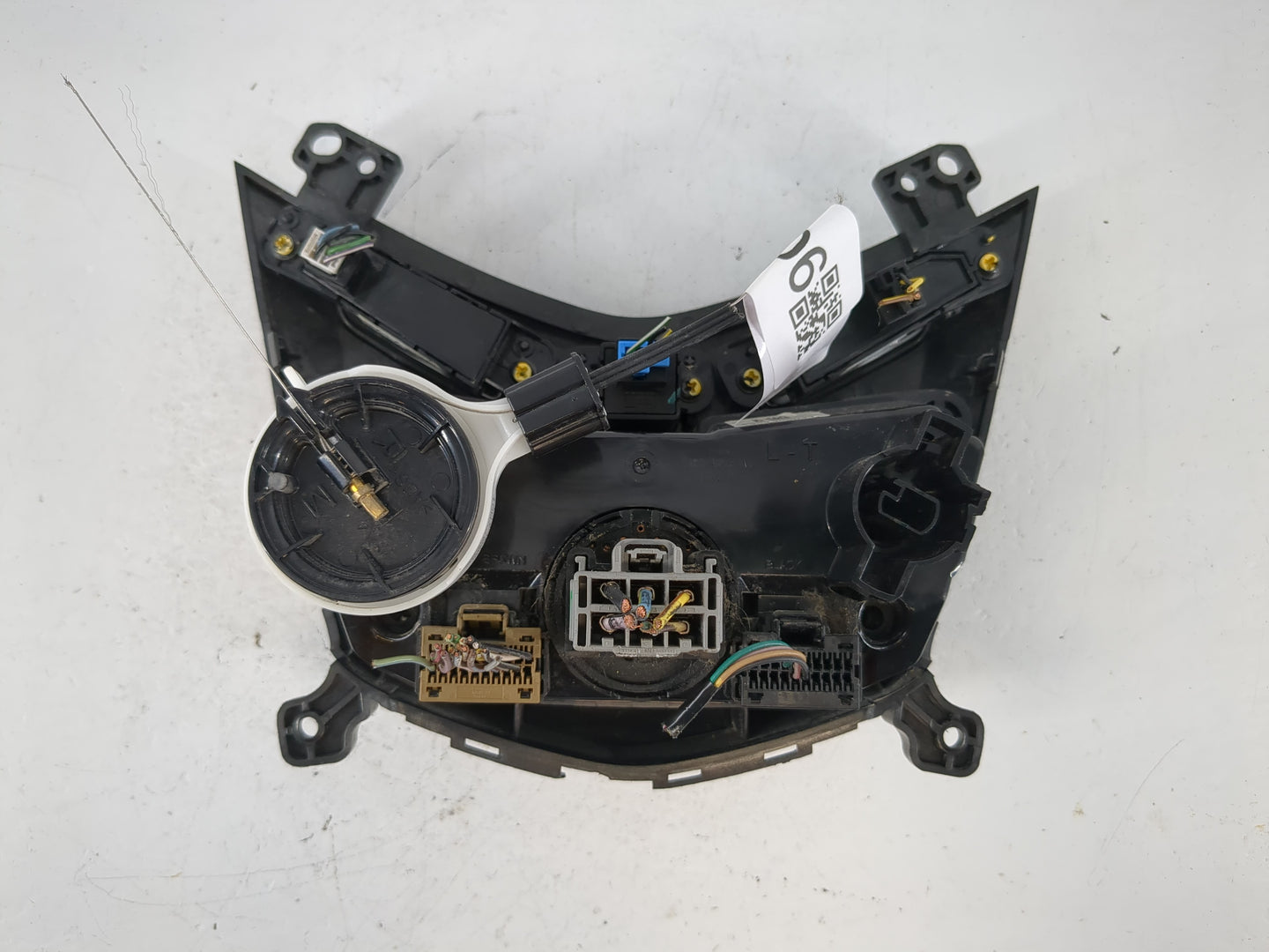 2013 Chevrolet Sonic Climate Control Module Temperature AC/Heater Replacement P/N:92282239 Fits OEM Used Auto Parts - Oemuse