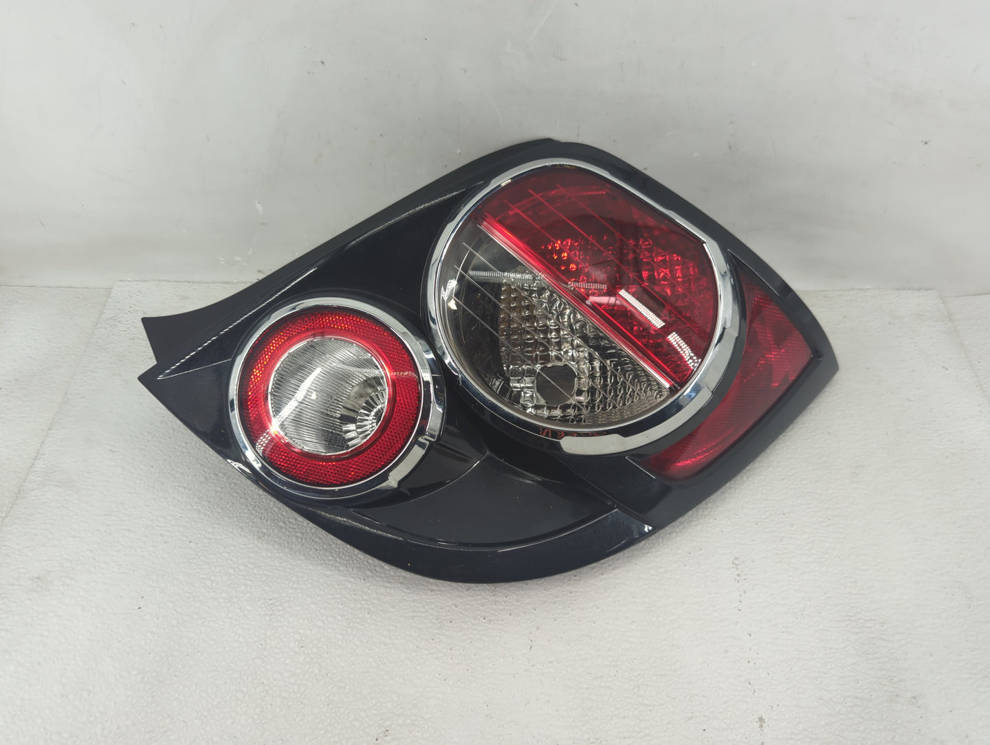 2012-2016 Chevrolet Sonic Tail Light Assembly Passenger Right OEM P/N:95470357 Fits Fits 2012 2013 2014 2015 2016 OEM Used A