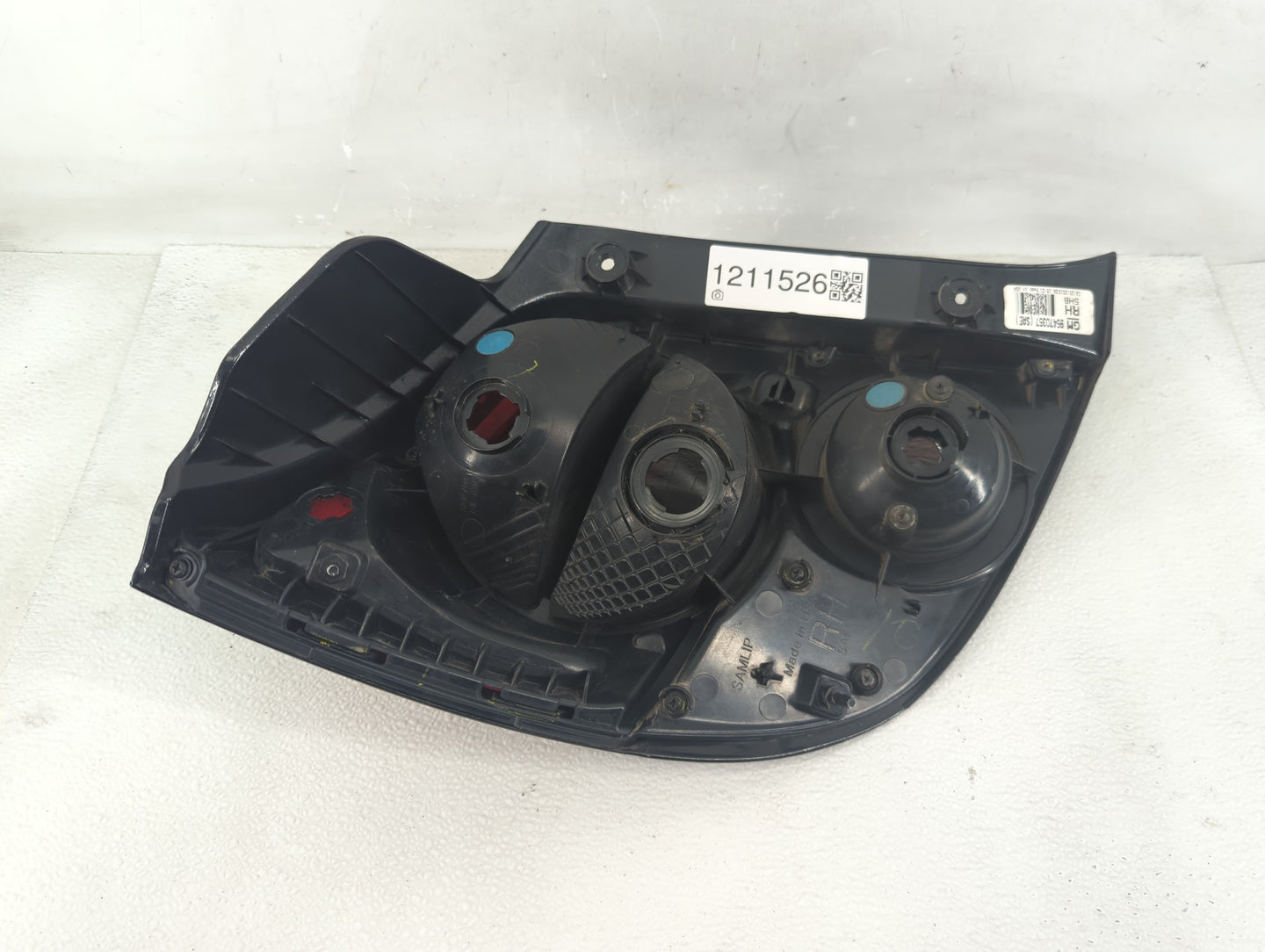 2012-2016 Chevrolet Sonic Tail Light Assembly Passenger Right OEM P/N:95470357 Fits Fits 2012 2013 2014 2015 2016 OEM Used A