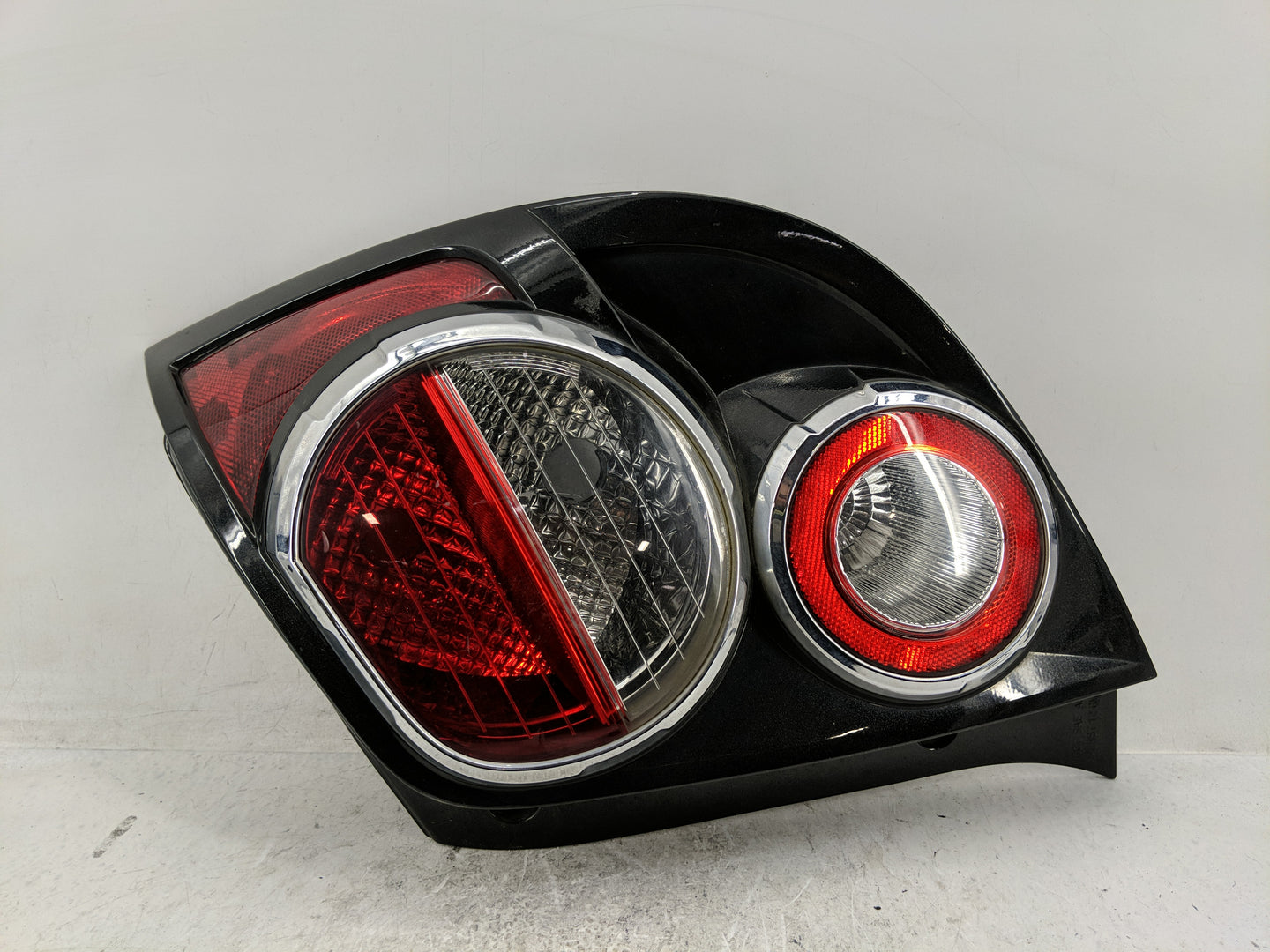 2012-2016 Chevrolet Sonic Tail Light Assembly Passenger Right OEM P/N:95470357 94534064 Fits Fits 2012 2013 2014 2015 2016 O
