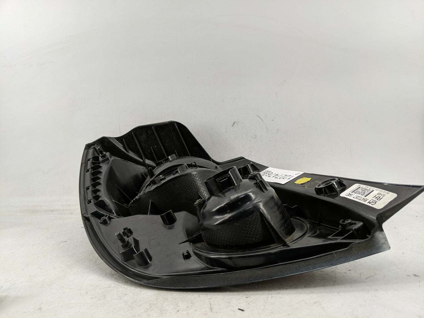 2012-2016 Chevrolet Sonic Tail Light Assembly Passenger Right OEM P/N:95470357 94534064 Fits Fits 2012 2013 2014 2015 2016 O