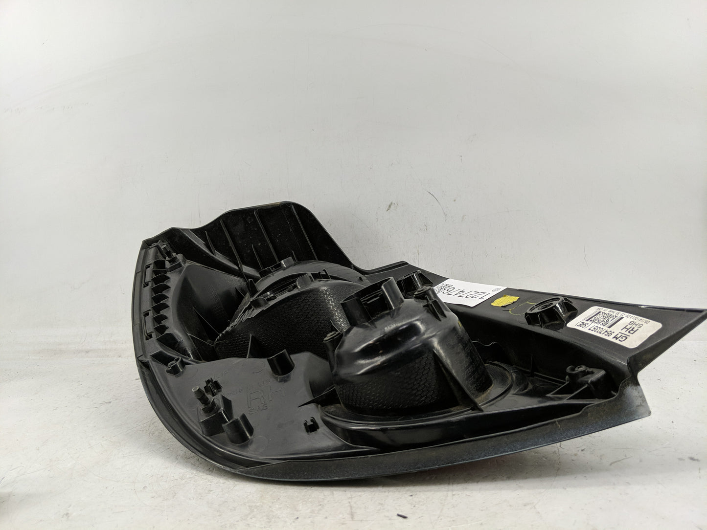 2012-2016 Chevrolet Sonic Tail Light Assembly Passenger Right OEM P/N:95470357 94534064 Fits Fits 2012 2013 2014 2015 2016 O