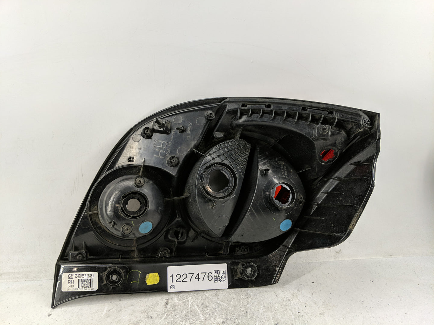 2012-2016 Chevrolet Sonic Tail Light Assembly Passenger Right OEM P/N:95470357 94534064 Fits Fits 2012 2013 2014 2015 2016 O