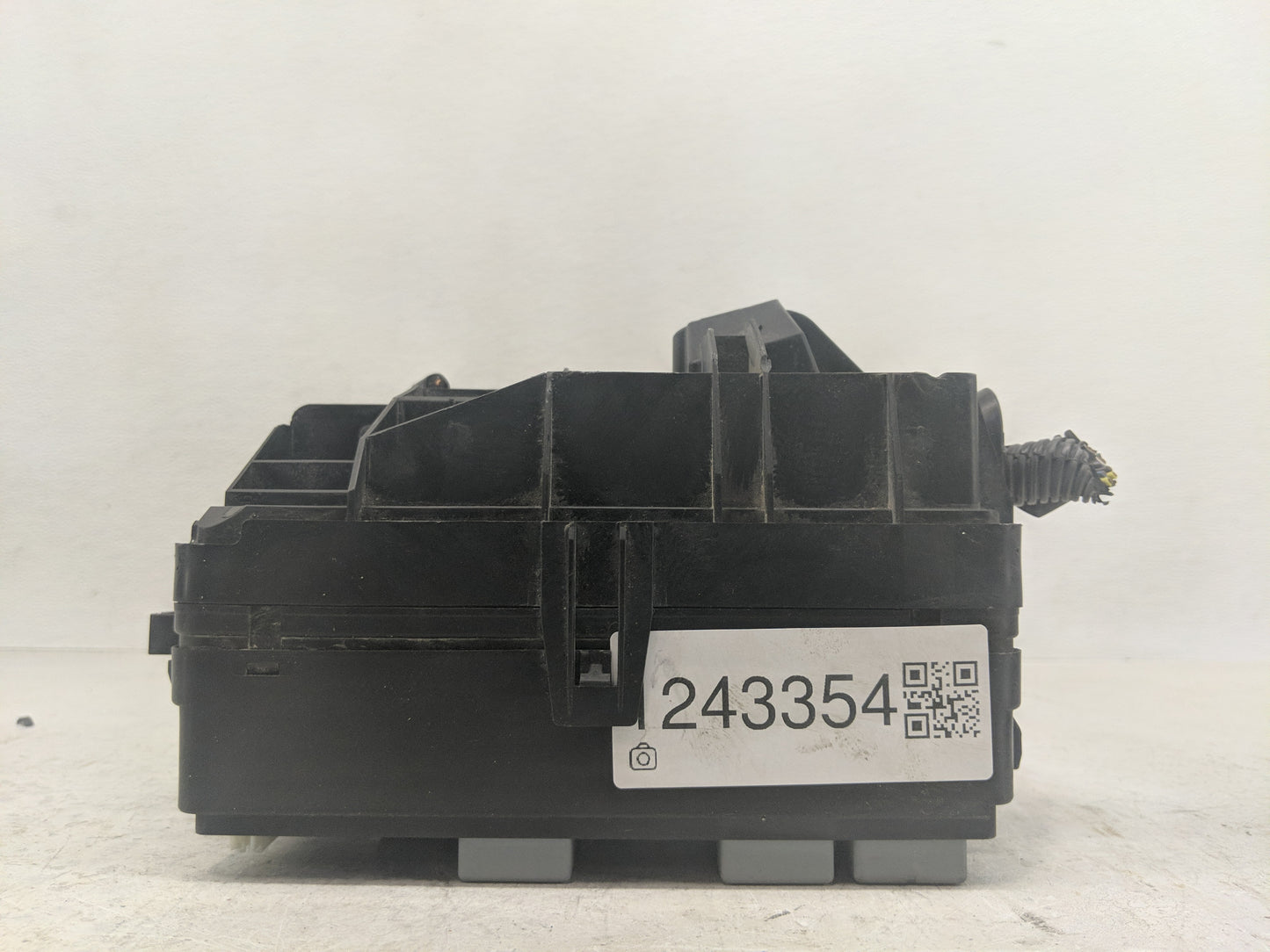 2012-2013 Chevrolet Sonic Fusebox Fuse Box Panel Relay Module Fits Fits 2012 2013 OEM Used Auto Parts - Oemusedautoparts1.co