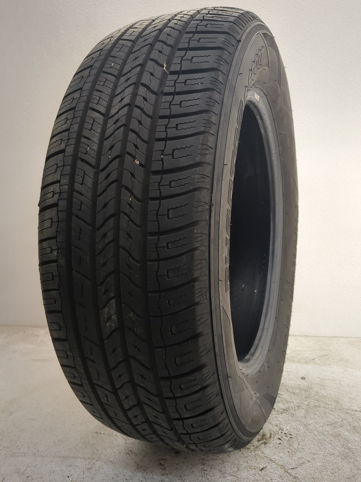 Used Tire 245/60R18 PHANTOM C-SPORT 105V - Tread Depth 11/32 - Oemusedautoparts1.com
