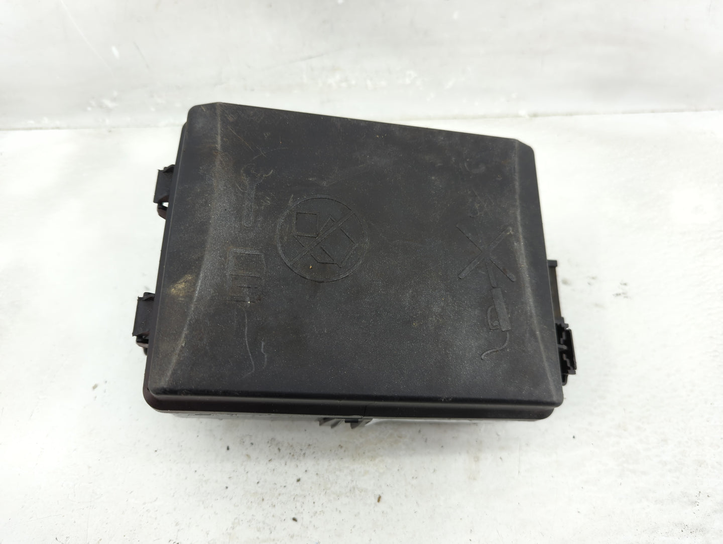 2014-2016 Chevrolet Sonic Fusebox Fuse Box Panel Relay Module P/N:95092983 95092982, 95315649 Fits Fits 2014 2015 2016 OEM U