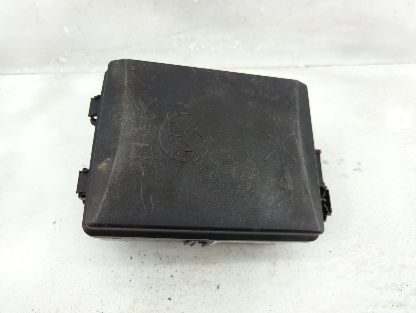 2014-2016 Chevrolet Sonic Fusebox Fuse Box Panel Relay Module P/N:95092983 95092982, 95315649 Fits Fits 2014 2015 2016 OEM U