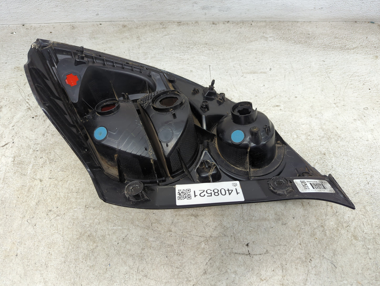 2012-2016 Chevrolet Sonic Tail Light Assembly Driver Left OEM P/N:95470356 Fits Fits 2012 2013 2014 2015 2016 OEM Used Auto 