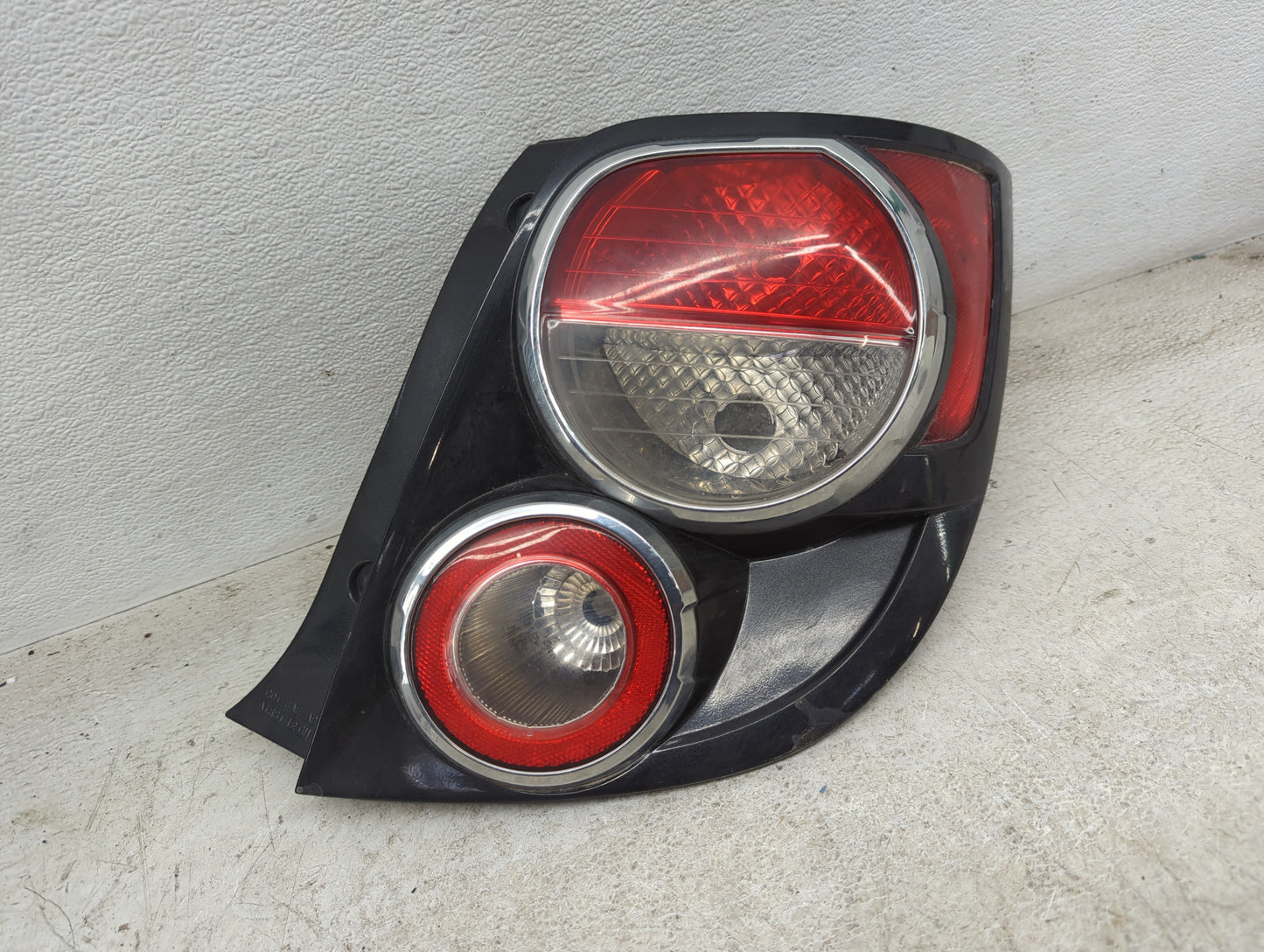 2012-2016 Chevrolet Sonic Tail Light Assembly Driver Left OEM P/N:95470357 Fits Fits 2012 2013 2014 2015 2016 OEM Used Auto 