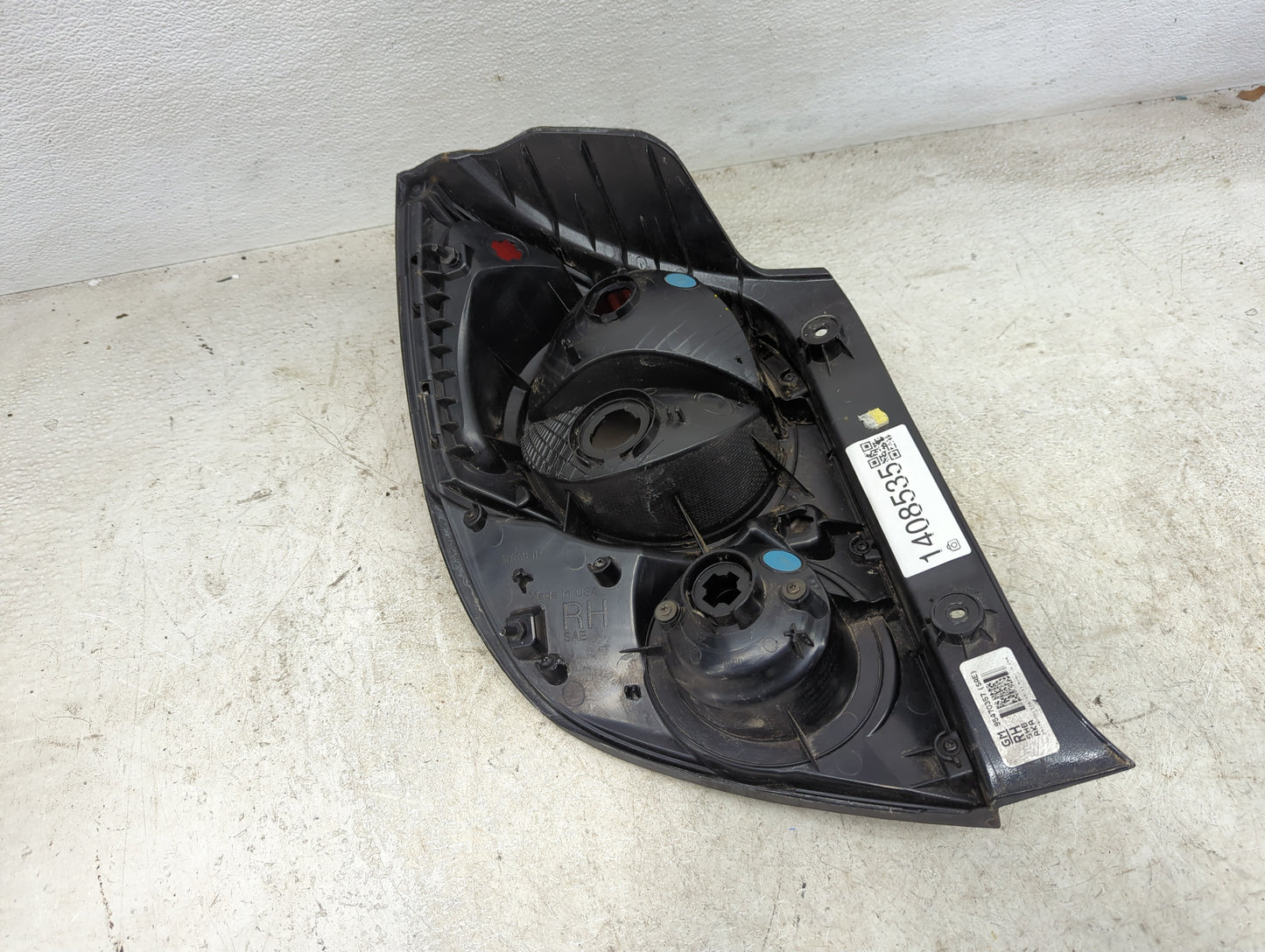 2012-2016 Chevrolet Sonic Tail Light Assembly Driver Left OEM P/N:95470357 Fits Fits 2012 2013 2014 2015 2016 OEM Used Auto 