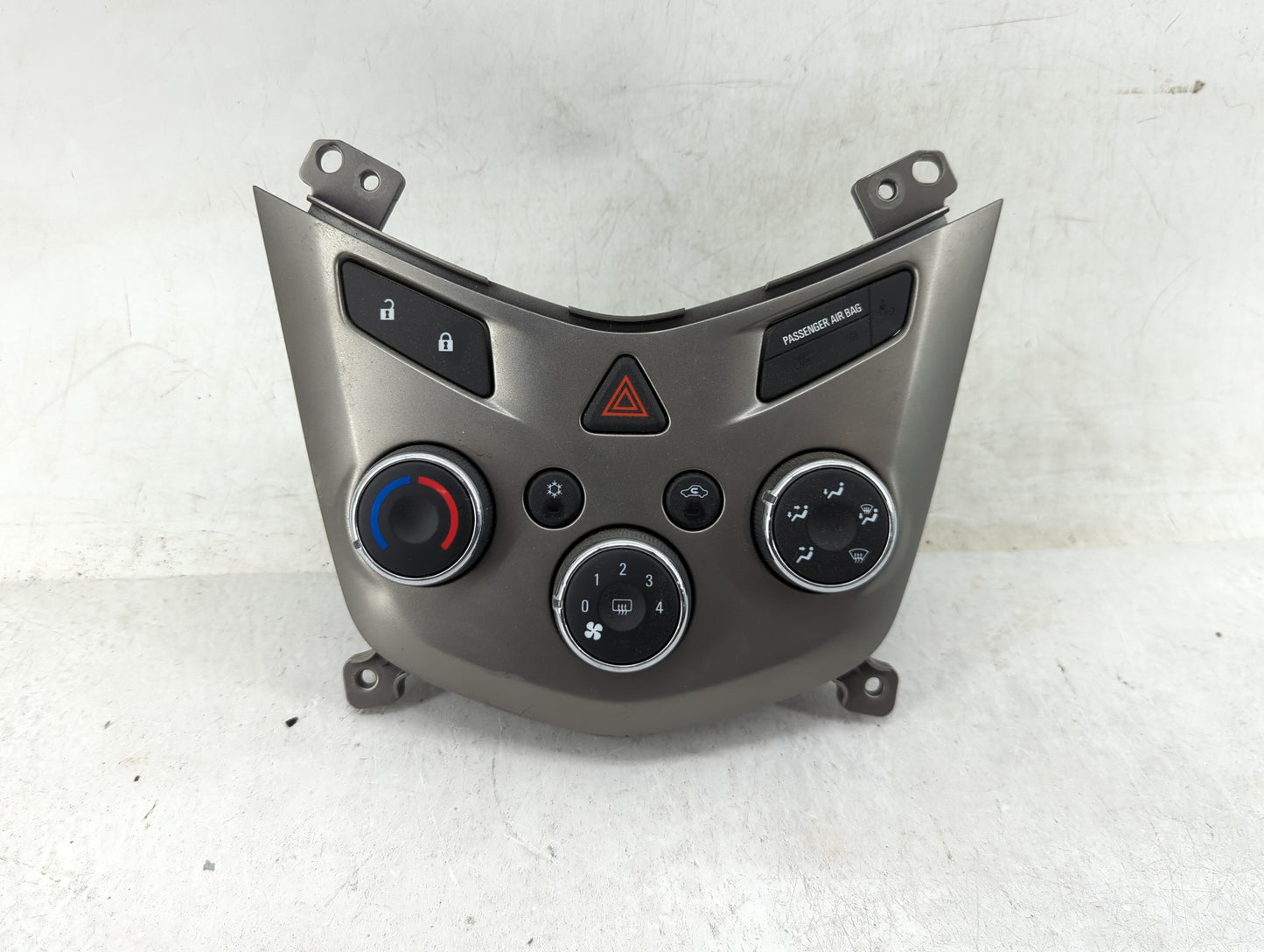 2013 Chevrolet Sonic Climate Control Module Temperature AC/Heater Replacement P/N:95282239 Fits OEM Used Auto Parts - Oemuse
