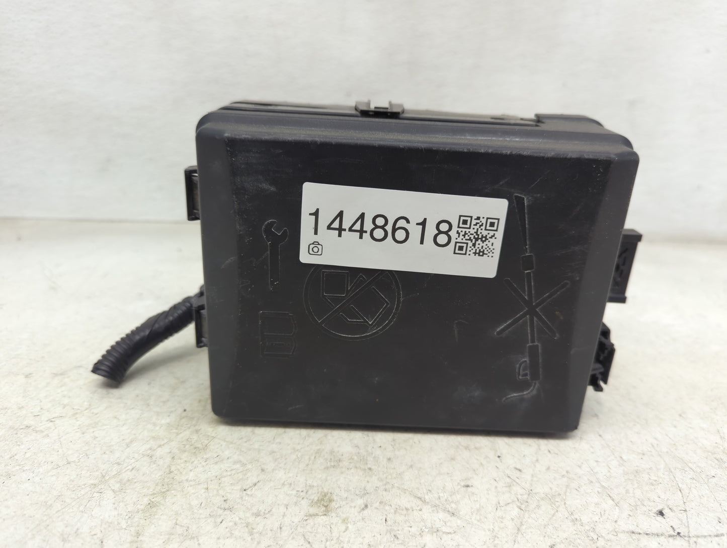 2014-2016 Chevrolet Sonic Fusebox Fuse Box Panel Relay Module P/N:95315649 Fits Fits 2014 2015 2016 OEM Used Auto Parts - Oe