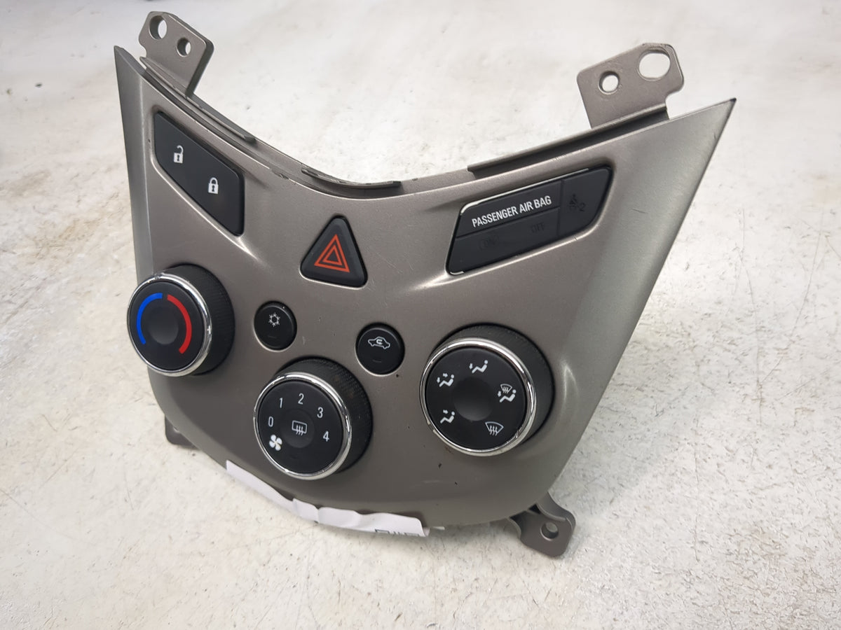 2013 Chevrolet Sonic Climate Control Module Temperature AC/Heater Replacement P/N:95104394 Fits OEM Used Auto Parts - Oemuse