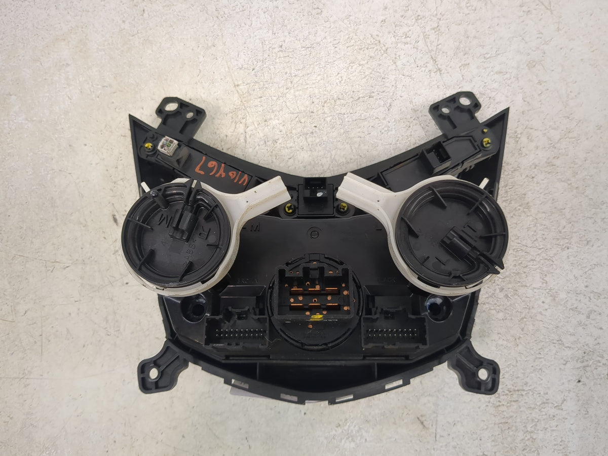 2013 Chevrolet Sonic Climate Control Module Temperature AC/Heater Replacement P/N:95104394 Fits OEM Used Auto Parts - Oemuse