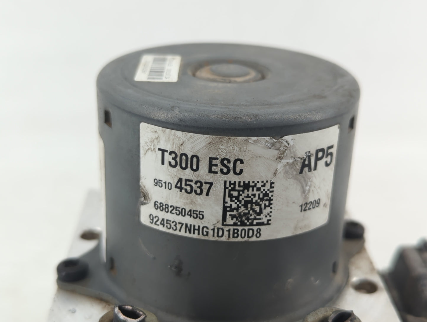 2012-2013 Chevrolet Sonic ABS Pump Control Module Replacement P/N:95173880 95104537 Fits Fits 2012 2013 OEM Used Auto Parts 