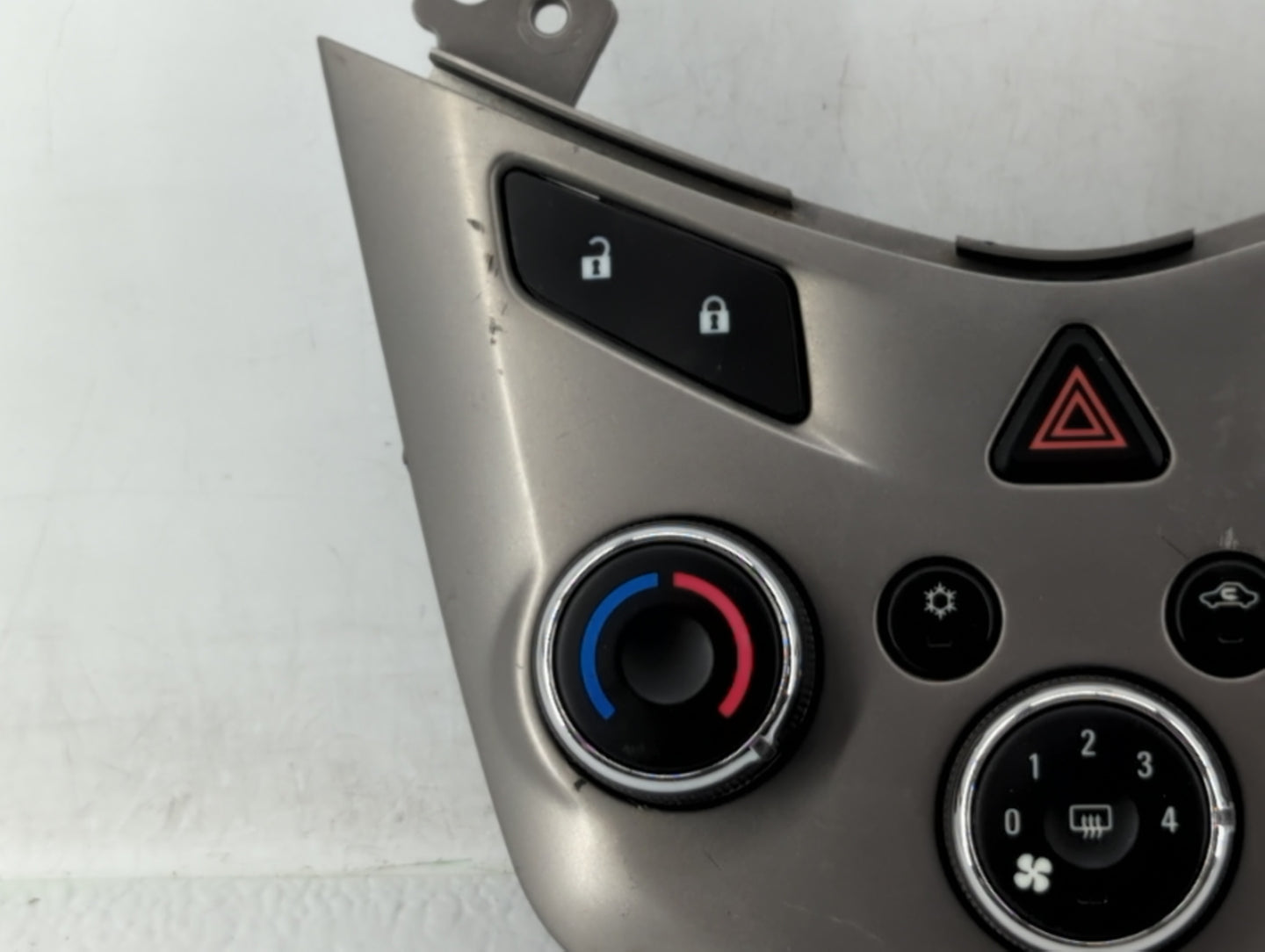 2013 Chevrolet Sonic Climate Control Module Temperature AC/Heater Replacement P/N:96892119 95332699, 95266757 Fits OEM Used 