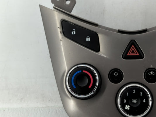 2013 Chevrolet Sonic Climate Control Module Temperature AC/Heater Replacement P/N:96892119 95332699, 95266757 Fits OEM Used Auto Parts