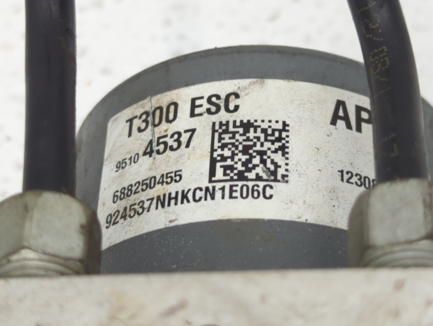 2013 Chevrolet Sonic ABS Pump Control Module Replacement P/N:95104537 Fits OEM Used Auto Parts - Oemusedautoparts1.com