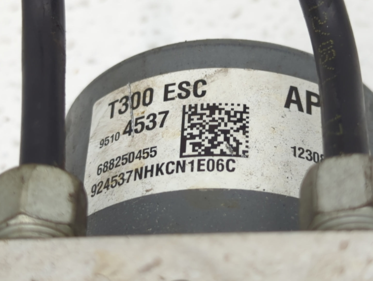 2013 Chevrolet Sonic ABS Pump Control Module Replacement P/N:95104537 Fits OEM Used Auto Parts - Oemusedautoparts1.com