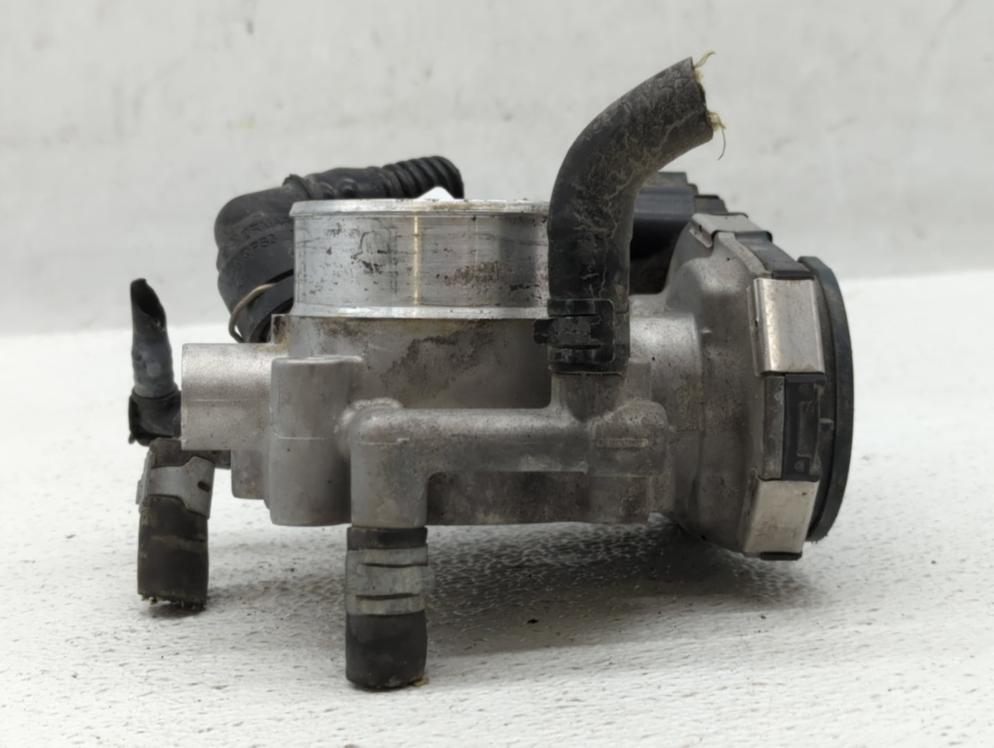 2012-2018 Chevrolet Sonic Throttle Body P/N:55561495 Fits Fits 2009 2010 2011 2012 2013 2014 2015 2016 2017 2018 OEM Used Au