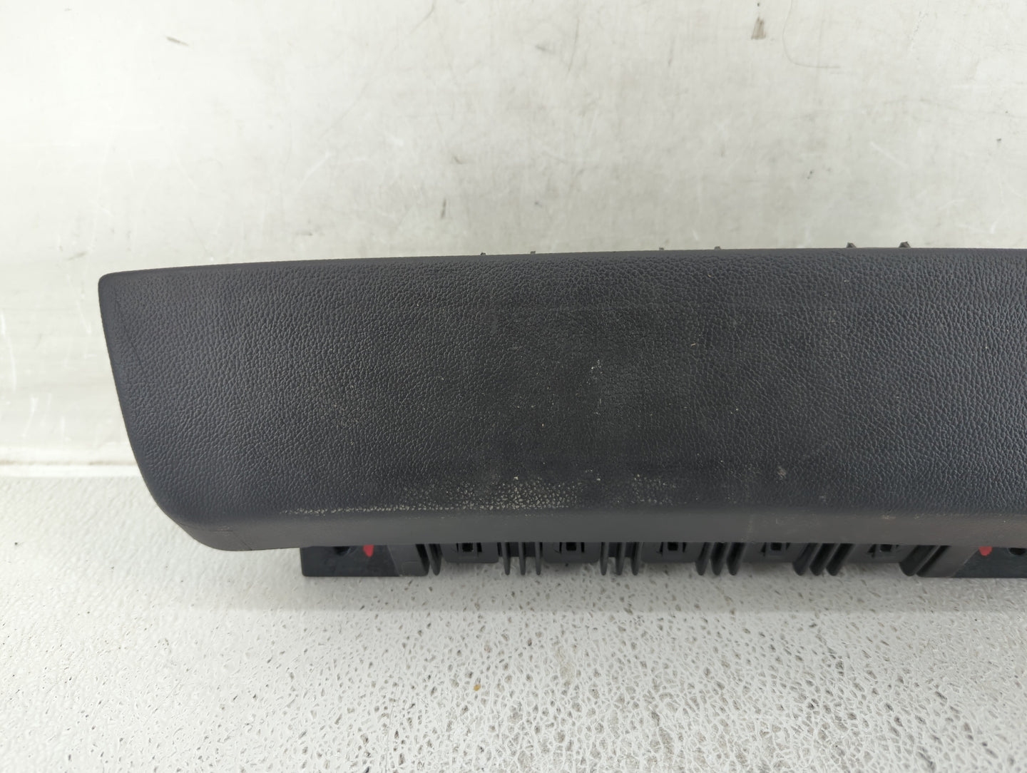 2012-2019 Chevrolet Sonic Air Bag Passenger Right Knee OEM P/N:95934658 Fits Fits 2012 2013 2014 2015 2016 2017 2018 2019 OE