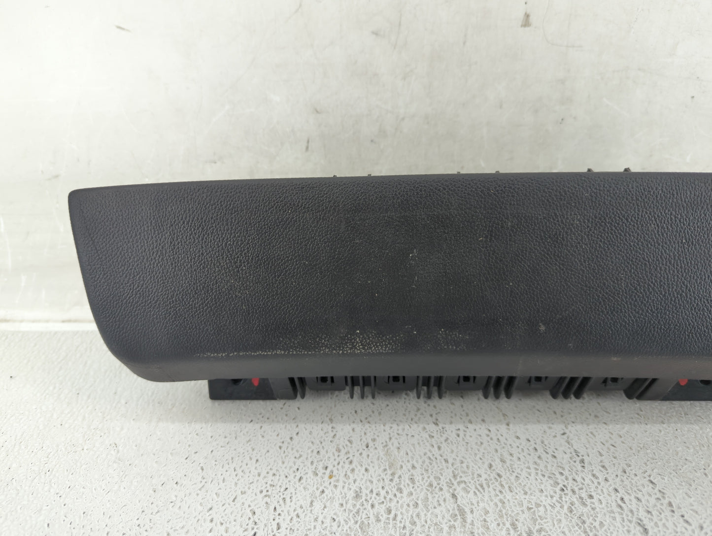 2012-2019 Chevrolet Sonic Air Bag Passenger Right Knee OEM P/N:95934658 Fits Fits 2012 2013 2014 2015 2016 2017 2018 2019 OE