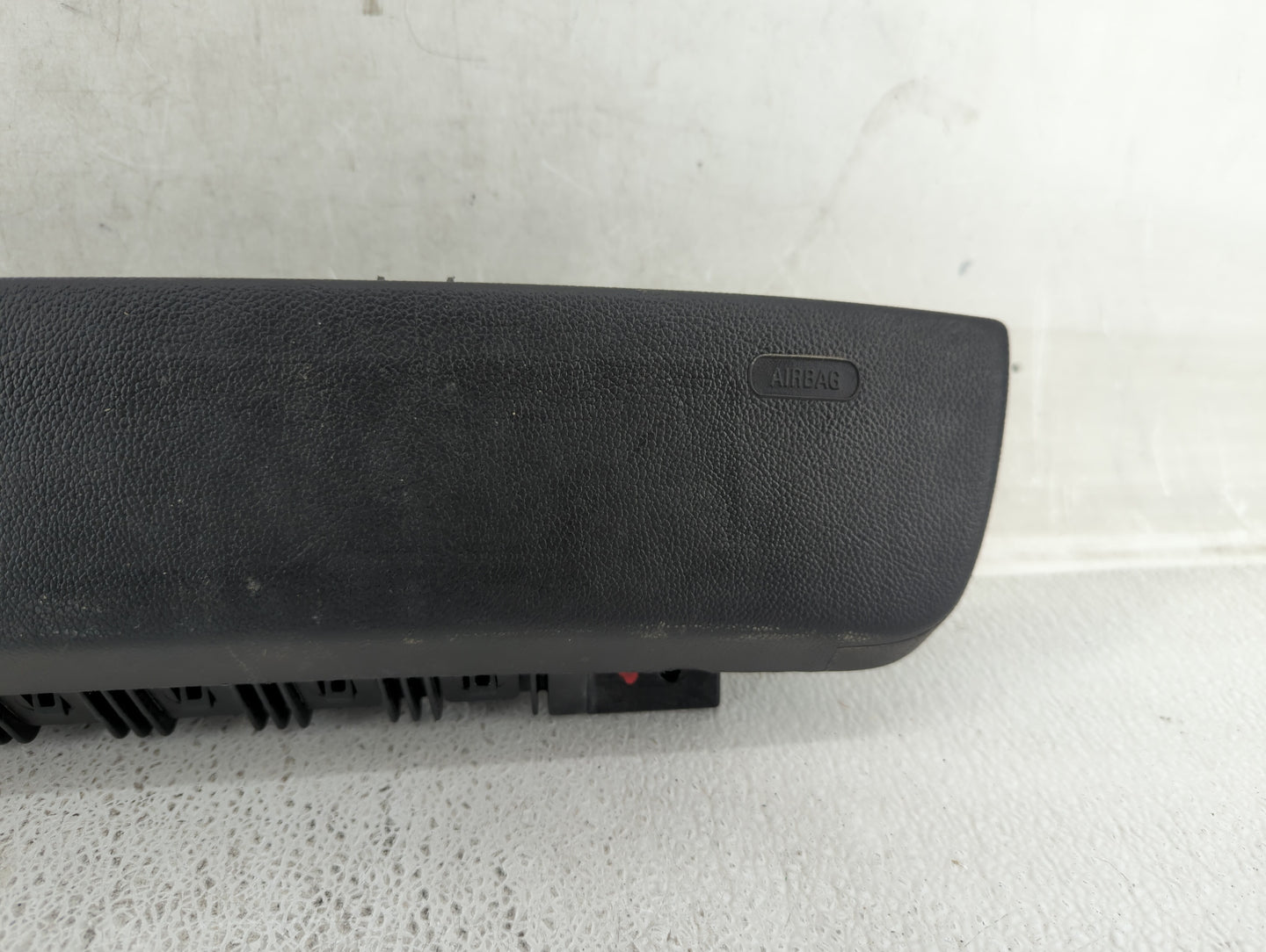 2012-2019 Chevrolet Sonic Air Bag Passenger Right Knee OEM P/N:95934658 Fits Fits 2012 2013 2014 2015 2016 2017 2018 2019 OE