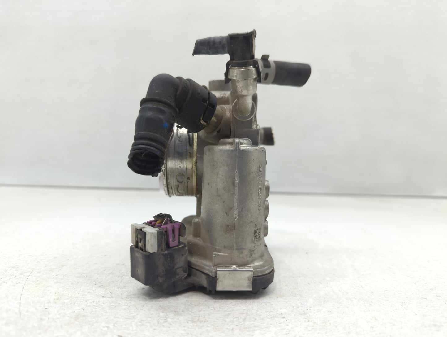 2012-2018 Chevrolet Sonic Throttle Body P/N:55561495 Fits Fits 2009 2010 2011 2012 2013 2014 2015 2016 2017 2018 OEM Used Au