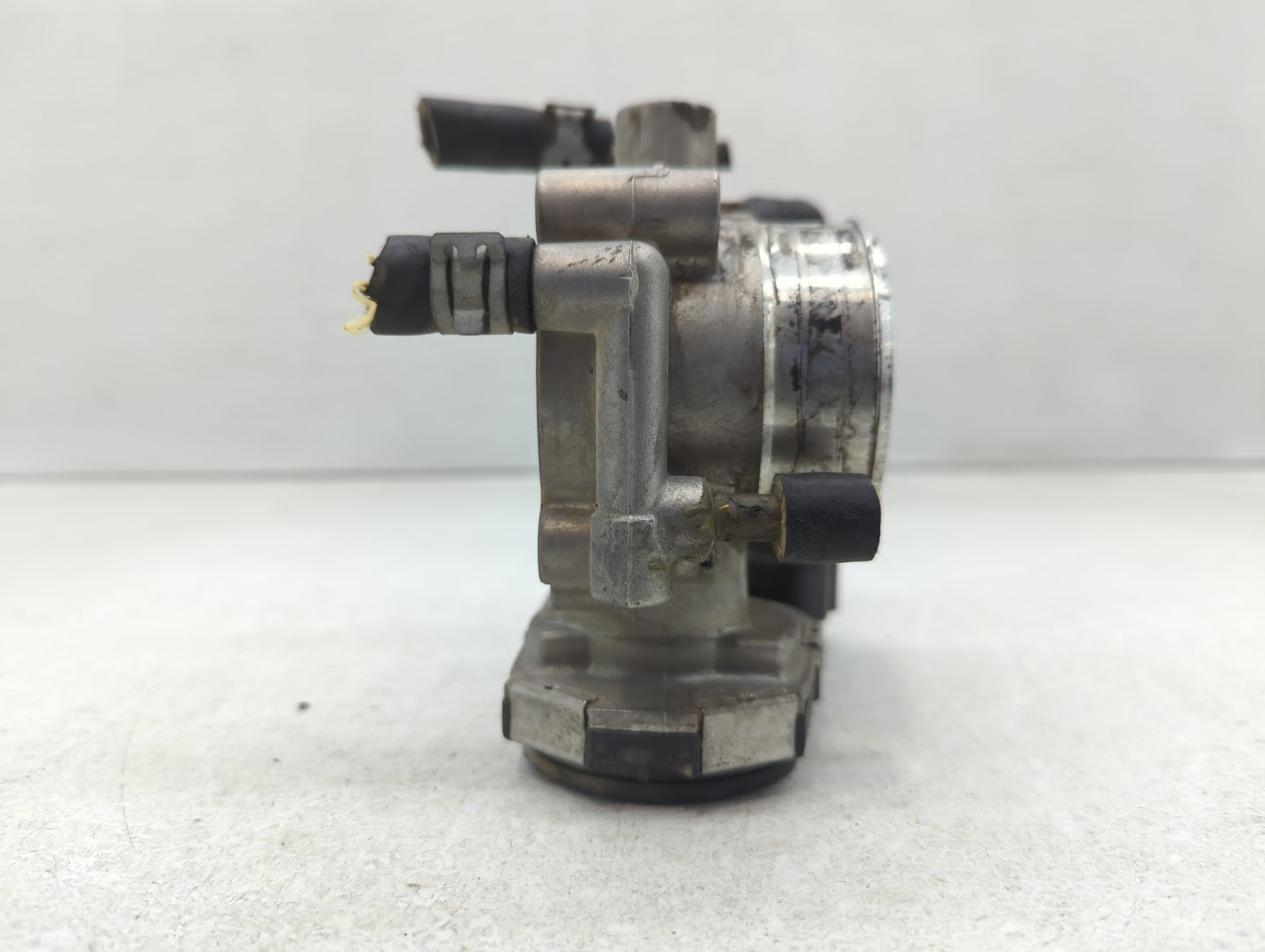 2012-2018 Chevrolet Sonic Throttle Body P/N:55561495 Fits Fits 2009 2010 2011 2012 2013 2014 2015 2016 2017 2018 OEM Used Au