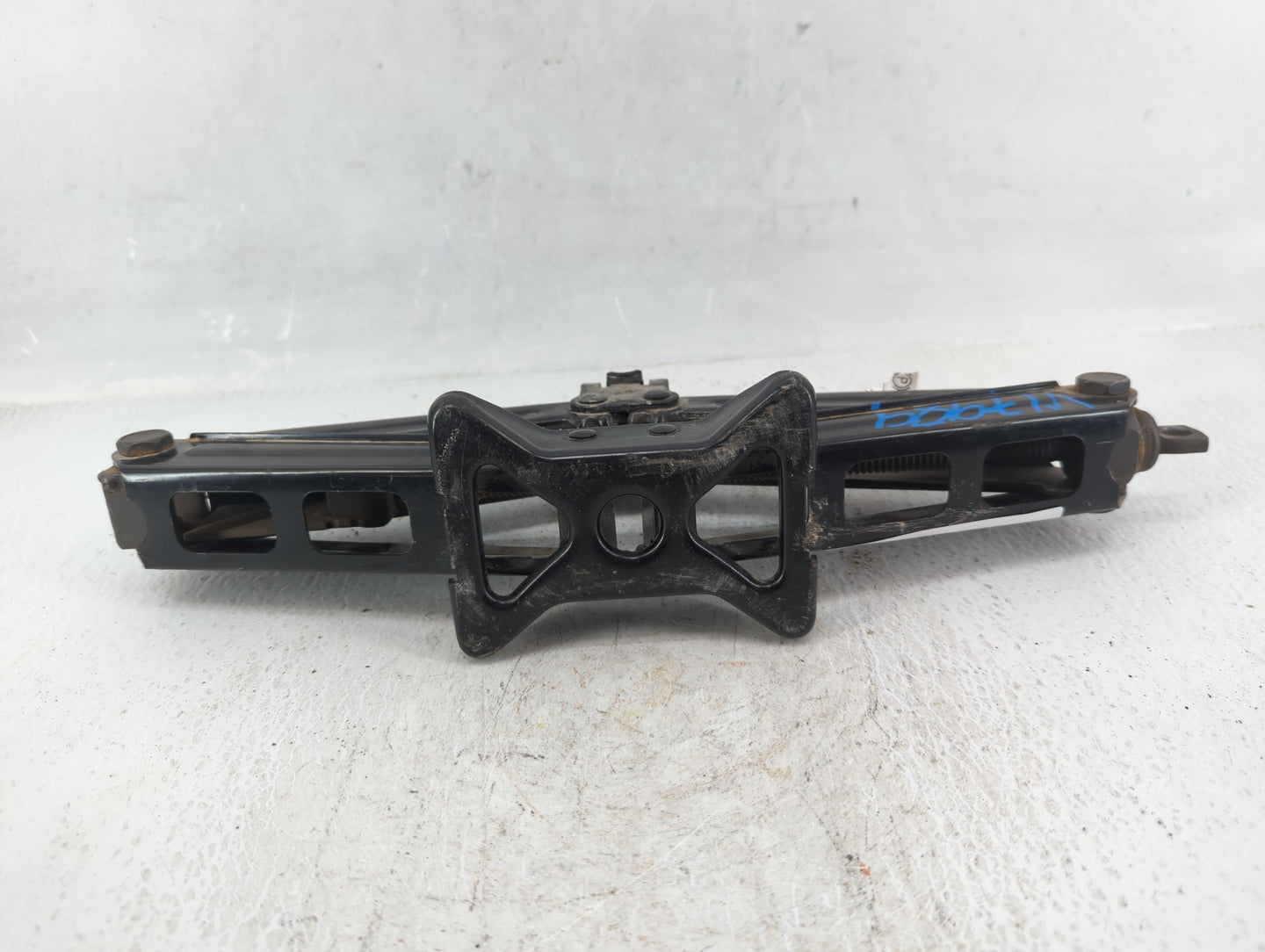2013 Chevrolet Sonic Spare Scissor Car Jack - Oemusedautoparts1.com