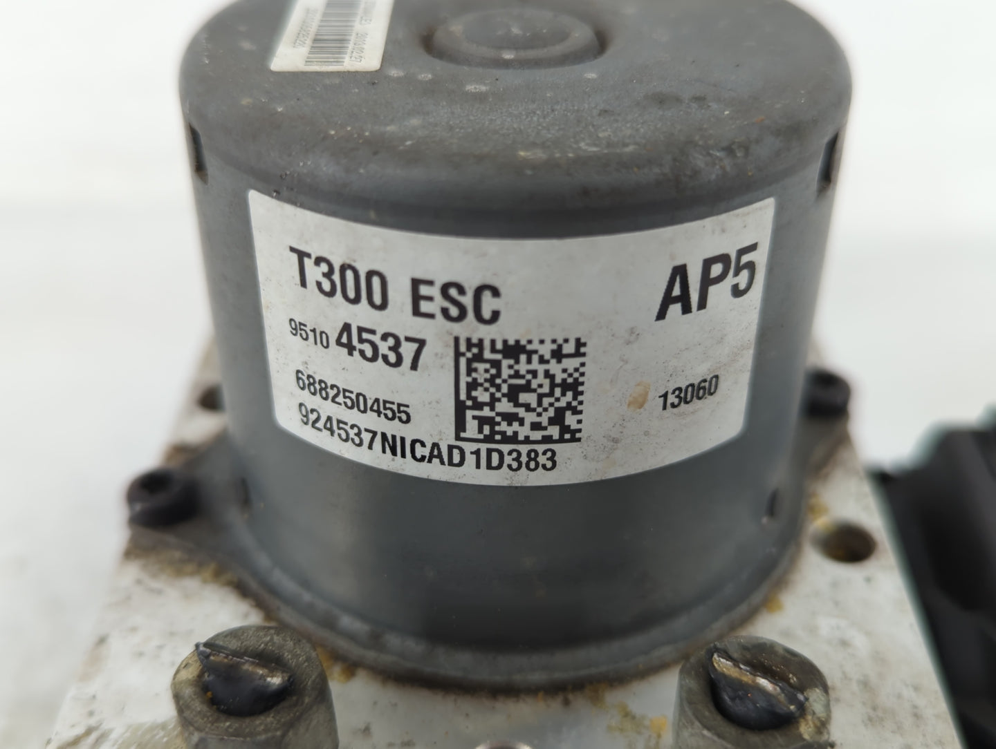 2012-2013 Chevrolet Sonic ABS Pump Control Module Replacement P/N:95104537 Fits Fits 2012 2013 OEM Used Auto Parts - Oemused