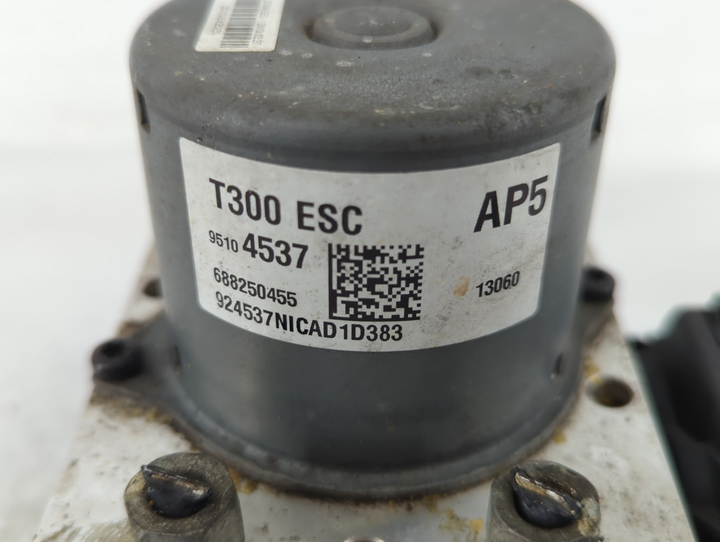 2012-2013 Chevrolet Sonic ABS Pump Control Module Replacement P/N:95104537 Fits Fits 2012 2013 OEM Used Auto Parts - Oemused