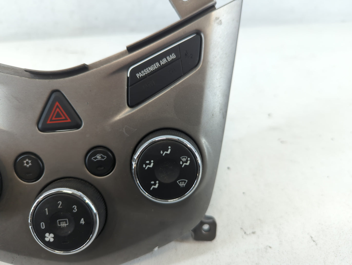 2013 Chevrolet Sonic Climate Control Module Temperature AC/Heater Replacement P/N:95282239 Fits OEM Used Auto Parts - Oemuse