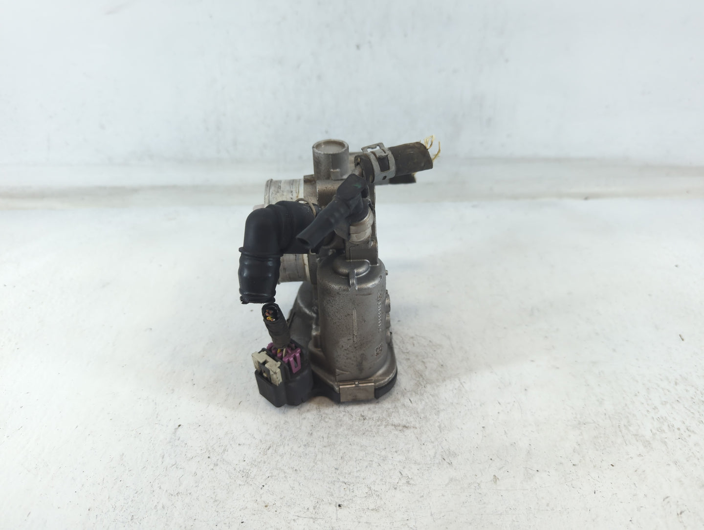 2012-2018 Chevrolet Sonic Throttle Body P/N:55531495 Fits Fits 2009 2010 2011 2012 2013 2014 2015 2016 2017 2018 OEM Used Au