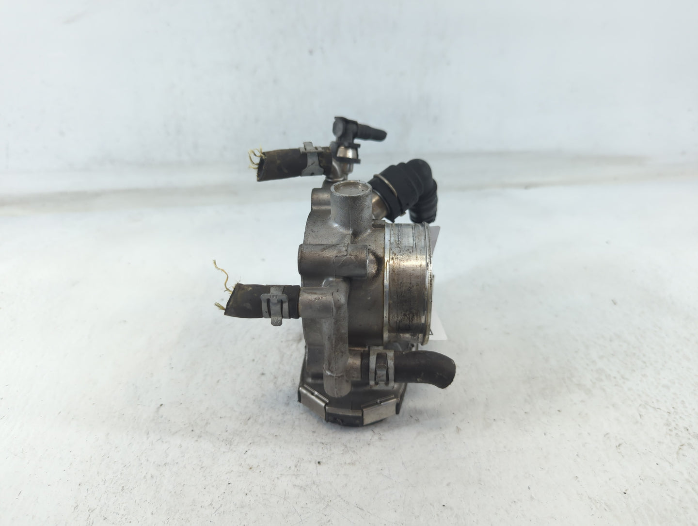 2012-2018 Chevrolet Sonic Throttle Body P/N:55531495 Fits Fits 2009 2010 2011 2012 2013 2014 2015 2016 2017 2018 OEM Used Au