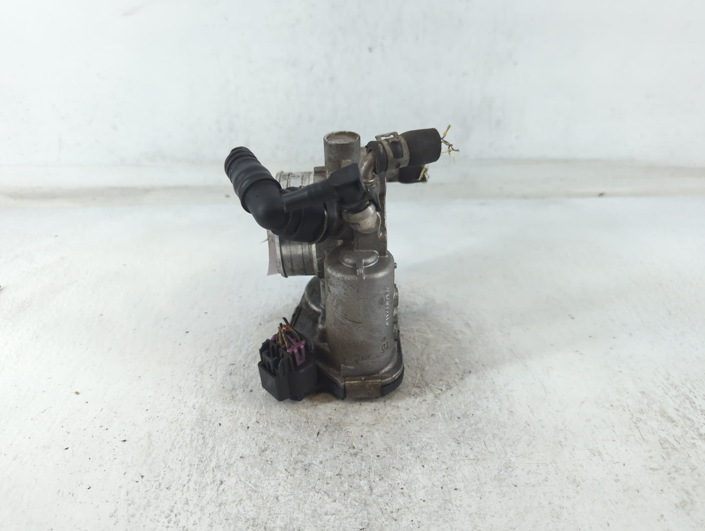 2012-2018 Chevrolet Sonic Throttle Body P/N:55561495 Fits Fits 2009 2010 2011 2012 2013 2014 2015 2016 2017 2018 OEM Used Au
